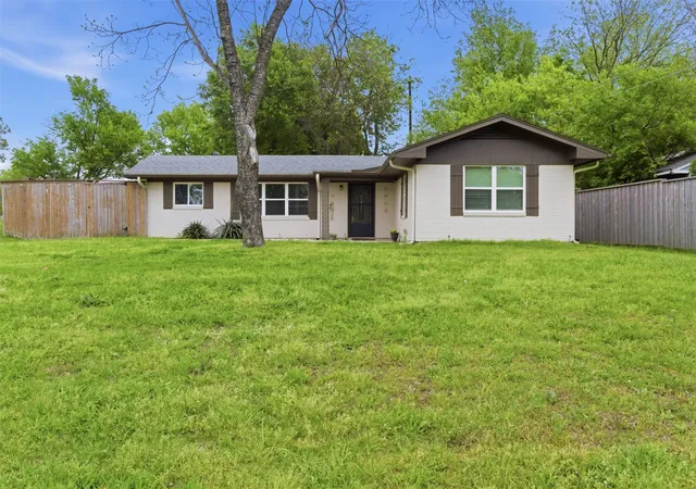 Photo 1 of Single family home for sale at 7408 Scenic Dr, Lone Oak, TX 75453 | MLS# 21223674 | Listing updated on 2026-07-15