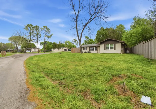 Photo 3 of Single family home for sale at 7408 Scenic Dr, Lone Oak, TX 75453 | MLS# 21223674 | Listing updated on 2026-07-15