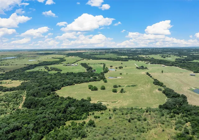 Homes for sale in Lott, TX | 654 County Road 473, Lott, TX 76656 | MLS# 21223445