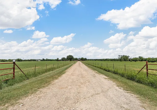 Homes for sale in Lott, TX | 654 County Road 473, Lott, TX 76656 | MLS# 21223445