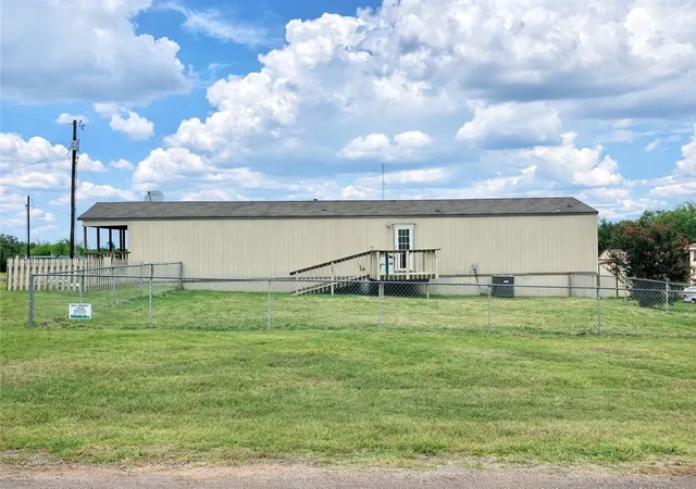 Photo 3 of Manufactured home for sale at 112 Rising Star, Quitman, TX 75783 | MLS# 21220052 | Listing updated on 2026-07-09