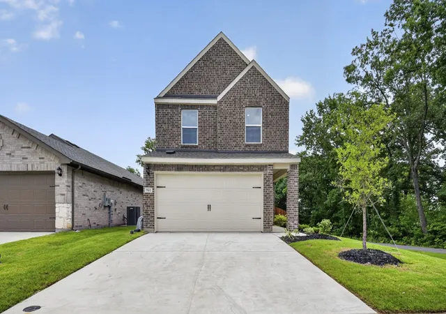 Photo 1 of Sale Pending at 941 Jefferson Wy, Sherman, TX 75090 | MLS# 21223793 | Listing updated on 2026-07-14