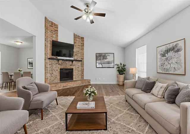 3rd image of 2117 Newbury Dr, Arlington, TX 76014 | MLS# 21223436