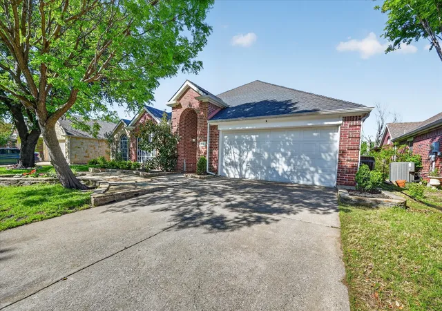 Photo 2 of Sale Pending at 2728 Dunbar Dr, Mc Kinney, TX 75072 | MLS# 21223620 | Listing updated on 2026-07-22