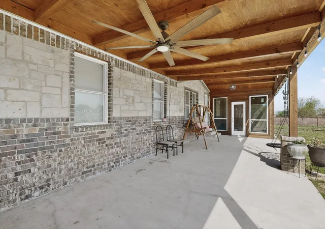 Photo 3 of Manufactured home for sale at 18729 County Road 620, Venus, TX 76084 | MLS# 21220461 | Listing updated on 2026-09-03