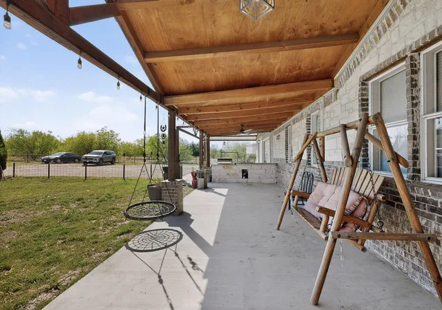 Photo 3 of Manufactured home for sale at 18729 County Road 620, Venus, TX 76084 | MLS# 21220461 | Listing updated on 2026-09-03