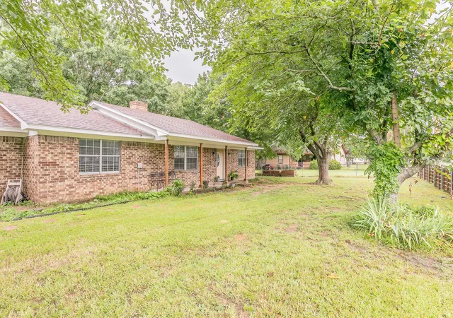 Photo 2 of Single family home for sale at 904 Sherman St, Tioga, TX 76271 | MLS# 21224163 | Listing updated on 2026-09-28