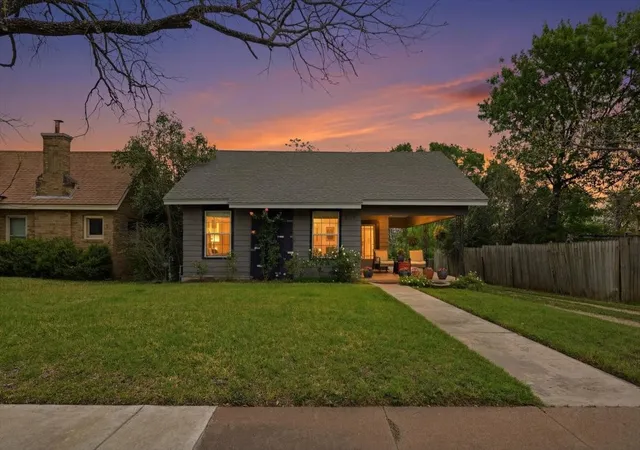 Photo 3 of Single family home for sale at 909 N 34th St, Waco, TX 76710 | MLS# 21223735 | Listing updated on 2026-08-18