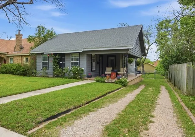 Photo 3 of Single family home for sale at 909 N 34Th St, Waco, TX 76710 | MLS# 21223735 | Listing updated on 2026-08-18