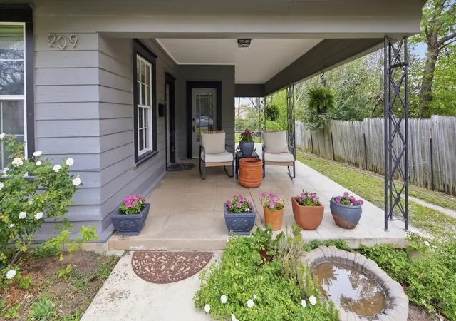 Photo 4 of Single family home for sale at 909 N 34Th St, Waco, TX 76710 | MLS# 21223735 | Listing updated on 2026-08-18