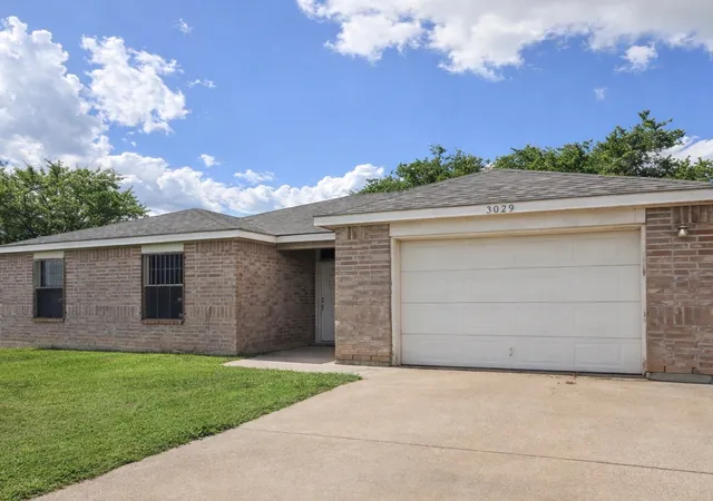 Photo 1 of Single family home for sale at 5029 Cottey St, Fort Worth, TX 76105 | MLS# 21222729 | Listing updated on 2026-08-31