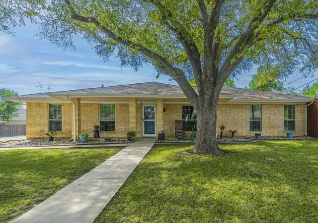 Homes for sale in Highland Village, TX | 210 Bexar Dr, Highland Village, TX 75077 | MLS# 21223253