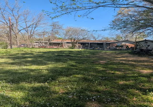Photo 3 of Single family home for sale at 3395 Bonham St, Paris, TX 75460 | MLS# 21224434 | Listing updated on 2026-07-28
