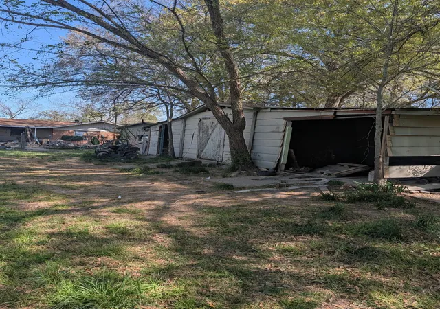 Photo 4 of Single family home for sale at 3395 Bonham St, Paris, TX 75460 | MLS# 21224434 | Listing updated on 2026-07-28