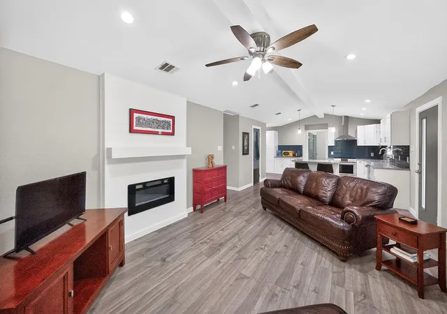 Photo 3 of Single family home for sale at 600 Bunny Rabbit Rd, Athens, TX 75751 | MLS# 21224540 | Listing updated on 2026-09-30