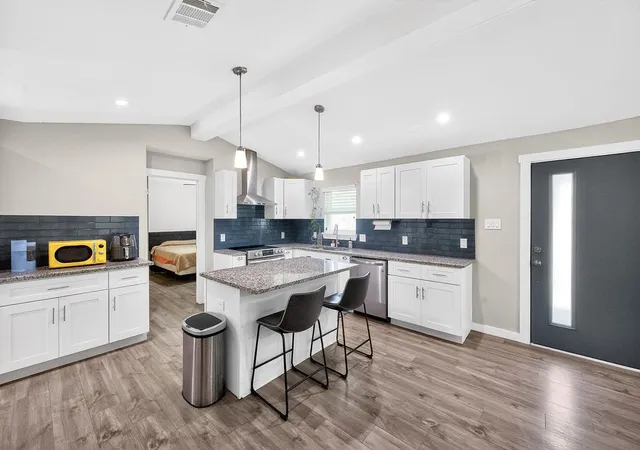 Photo 3 of Single family home for sale at 600 Bunny Rabbit Rd, Athens, TX 75751 | MLS# 21224540 | Listing updated on 2026-09-30