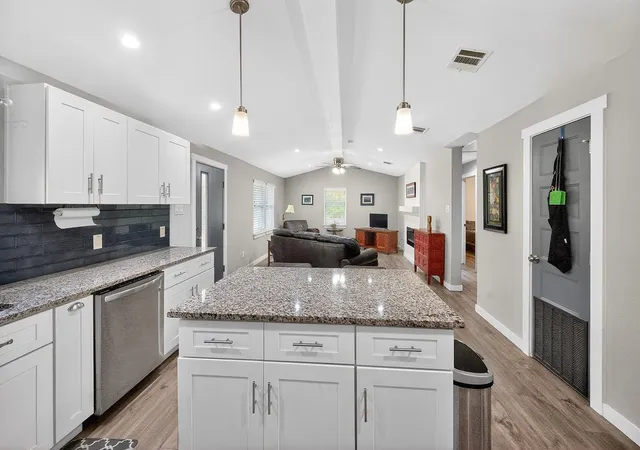 Photo 4 of Single family home for sale at 600 Bunny Rabbit Rd, Athens, TX 75751 | MLS# 21224540 | Listing updated on 2026-09-30