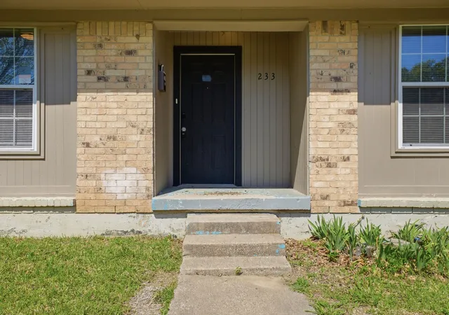 Photo 3 of Townhouse for sale at 233 Creek Cove Dr, Dallas, TX 75217 | MLS# 21193008 | Listing updated on 2026-09-16