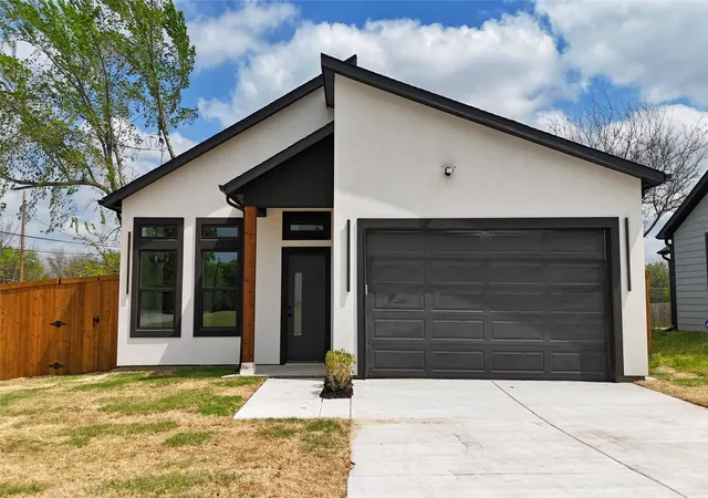 Photo 1 of Sale Pending at 1401 Clark St, Greenville, TX 75401 | MLS# 21224373 | Listing updated on 2026-08-31