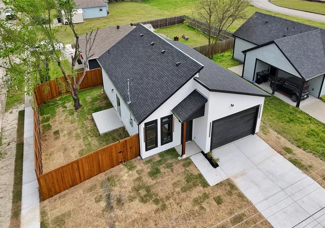 Photo 2 of Sale Pending at 1401 Clark St, Greenville, TX 75401 | MLS# 21224373 | Listing updated on 2026-08-31