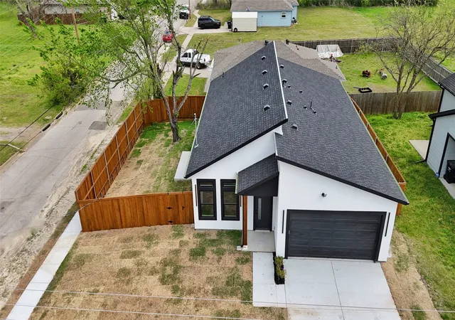 Photo 3 of Sale Pending at 1401 Clark St, Greenville, TX 75401 | MLS# 21224373 | Listing updated on 2026-08-31