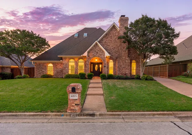 Homes for sale in Colleyville, TX | 4205 Brookhollow Dr, Colleyville, TX 76034 | MLS# 21223175