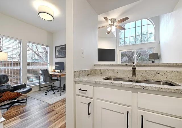 Listing Photo 4 - Condo for sale in building located at 5720 Marquita Ave, Dallas, TX 75206 - Unit #23