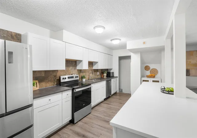 Photo 4 of Condo for sale at 2610 Custer Pkwy #D, Richardson, TX 75080 | MLS# 21224545 | Listing updated on 2026-08-27