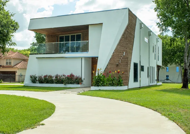 Photo 1 of Single family home for sale at 1719 Right Field Ct, Cedar Hill, TX 75104 | MLS# 21224763 | Listing updated on 2026-07-12