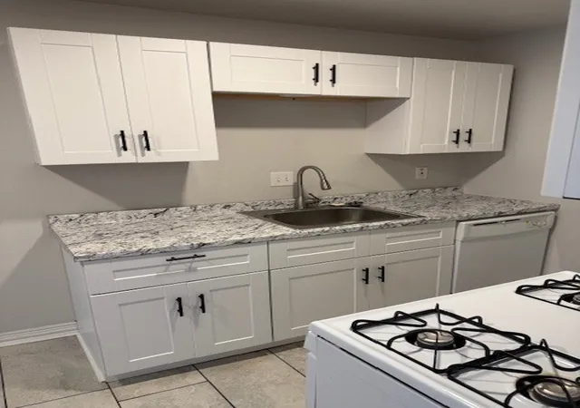 Listing Photo 4 - Condo for sale in building located at 6016 Westridge Ln, Fort Worth, TX 76116 - Unit #407