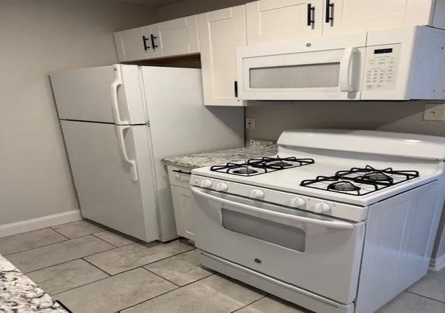 Listing Photo 5 - Condo for sale in building located at 6016 Westridge Ln, Fort Worth, TX 76116 - Unit #407