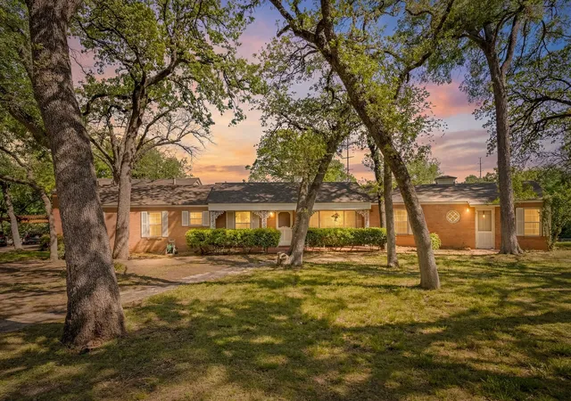 Photo 2 of Single family home for sale at 1504 Smilax Ave, Fort Worth, TX 76111 | MLS# 21225085 | Listing updated on 2026-10-07