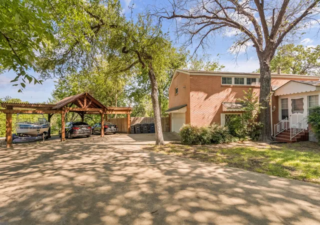 Photo 3 of Single family home for sale at 1504 Smilax Ave, Fort Worth, TX 76111 | MLS# 21225085 | Listing updated on 2026-10-07