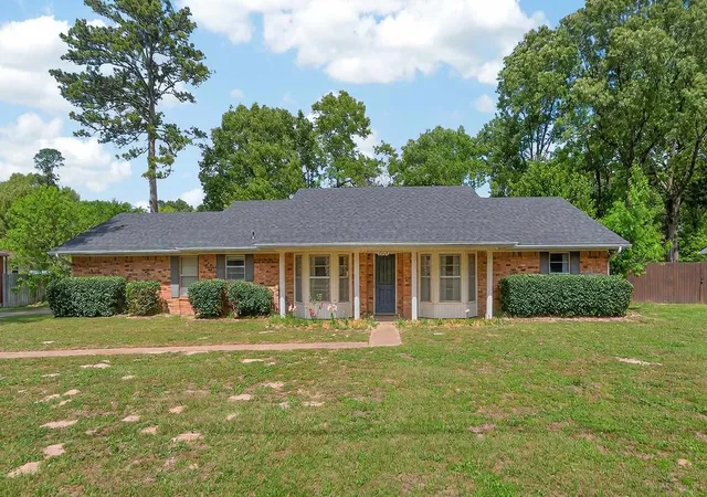 Photo 2 of Sale Pending at 15515 Nell Lynn Ln, Tyler, TX 75707 | MLS# 21220968 | Listing updated on 2026-10-04