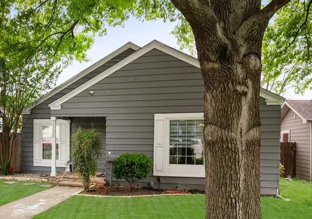 Single family home for sale at 2736 Ryan Ave, Fort Worth, TX 76110 | MLS# 21212581