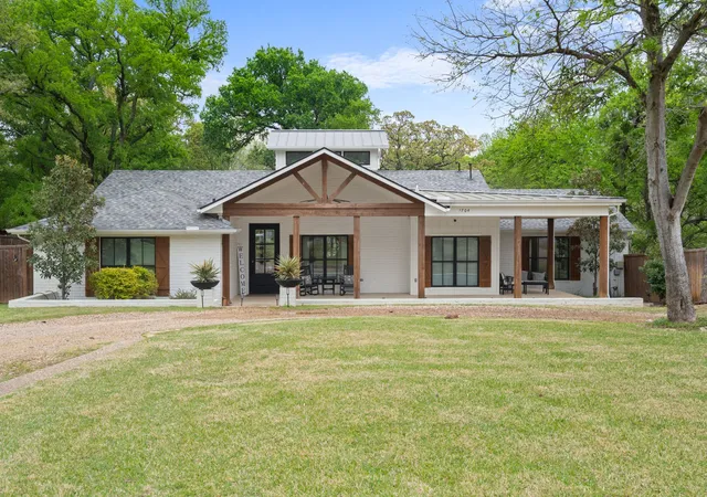 Homes for sale in Grapevine, TX | 1704 Silverside Dr, Grapevine, TX 76051 | MLS# 21222932