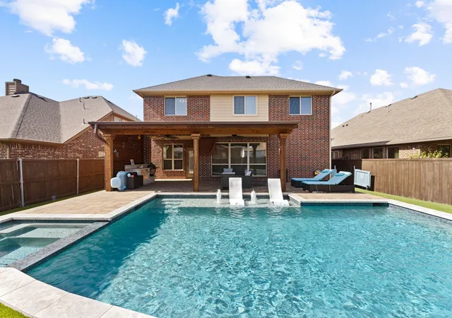 Photo 3 of Single family home for sale at 724 Marietta Ln, Aubrey, TX 76227 | MLS# 21225181 | Listing updated on 2026-07-12