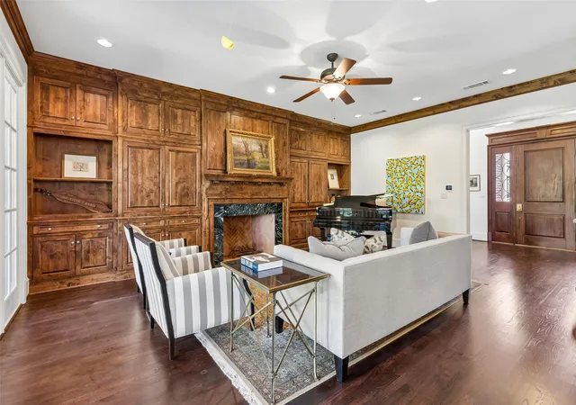 Photo 3 of Sale Pending at 6403 Westlake Ave, Dallas, TX 75214 | MLS# 21224767 | Listing updated on 2026-07-06