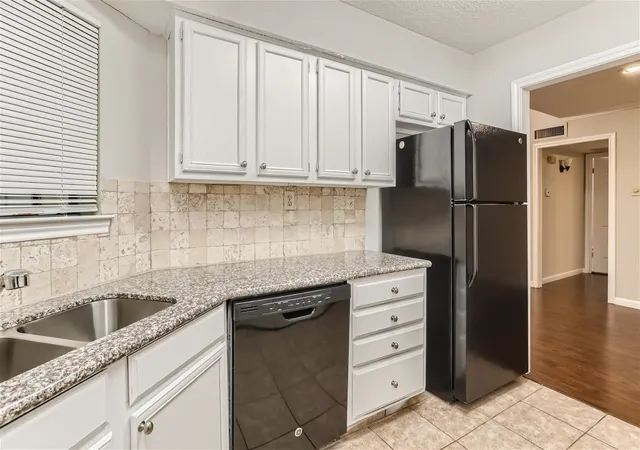 Photo 3 of Condo for sale at 16301 Ledgemont Ln #269, Addison, TX 75001 | MLS# 21225238 | Listing updated on 2026-08-18