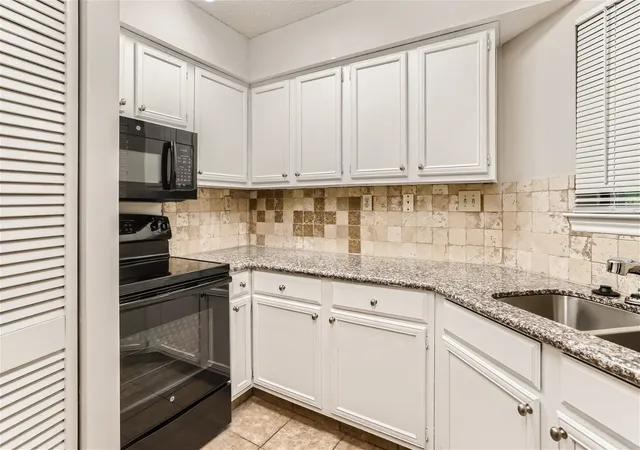 Photo 3 of Condo for sale at 16301 Ledgemont Ln #269, Addison, TX 75001 | MLS# 21225238 | Listing updated on 2026-08-18