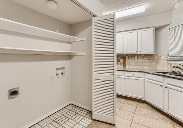 Photo 4 of Condo for sale at 16301 Ledgemont Ln #269, Addison, TX 75001 | MLS# 21225238 | Listing updated on 2026-08-18
