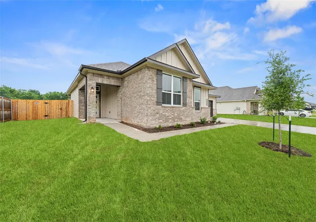 Photo 2 of Single family home for sale at 8000 Candy Ln, Waco, TX 76708 | MLS# 21225286 | Listing updated on 2026-08-29