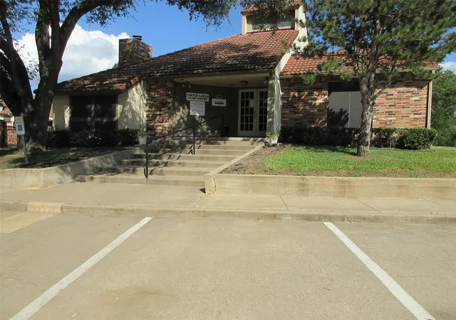 2nd image of 917 Turtle Cvs, Irving, TX 75060