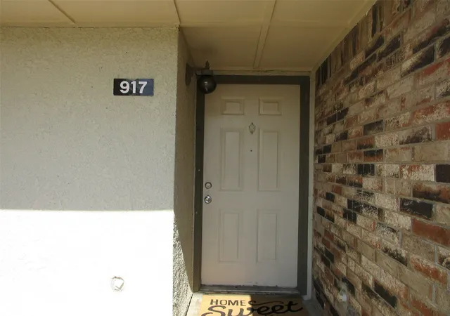 1st image of 917 Turtle Cvs #138, Irving, TX 75060 | MLS# 21222669