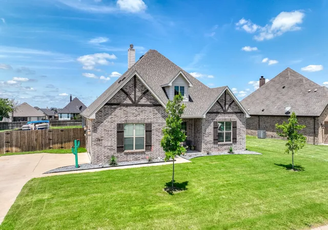 Photo 3 of Single family home for sale at 119 Oak View Dr, Godley, TX 76044 | MLS# 21220074 | Listing updated on 2026-08-04