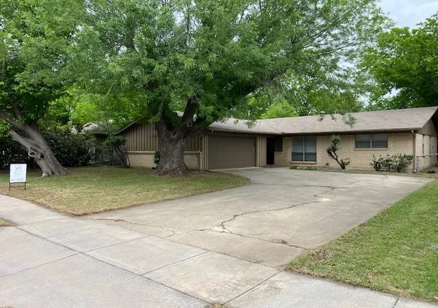 Photo 1 of Sale Pending at 1716 Westchester St, Denton, TX 76201 | MLS# 21225061 | Listing updated on 2026-10-05