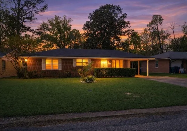 Photo 1 of Single family home for sale at 1129 Cloverdale Dr, Shreveport, LA 71118 | MLS# 21225092 | Listing updated on 2026-07-10