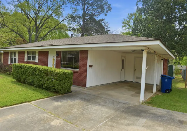 Photo 3 of Single family home for sale at 1129 Cloverdale Dr, Shreveport, LA 71118 | MLS# 21225092 | Listing updated on 2026-07-10