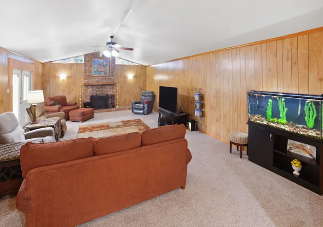 Photo 3 of Single family home for sale at 1129 Cloverdale Dr, Shreveport, LA 71118 | MLS# 21225092 | Listing updated on 2026-07-10