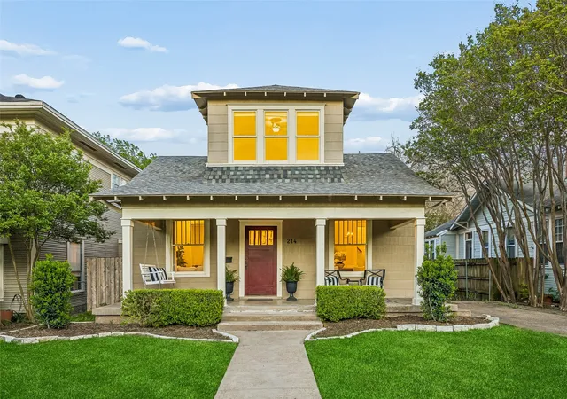 Homes for sale in Dallas, TX | 214 S Montclair Ave, Dallas, TX 75208 | MLS# 21224014